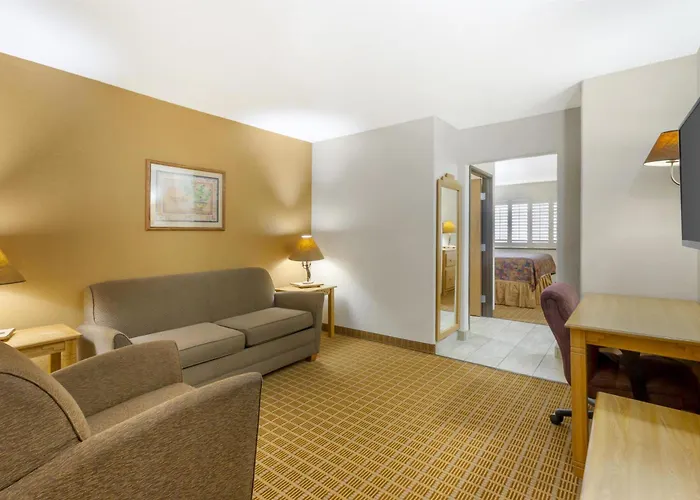 Hotel Western & Gold Canyon